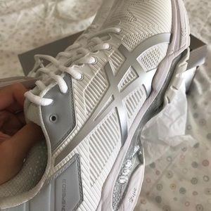 asics women’s tennis shoes